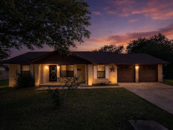 310 McClendon DR , Elgin, TX 78621