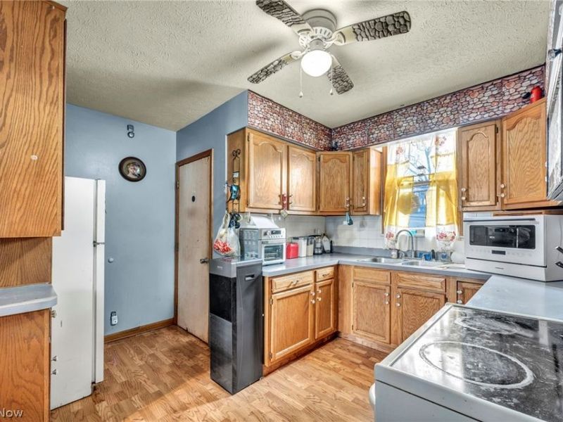 1815 Walden Avenue NW, Canton, OH 44709 Photo 10