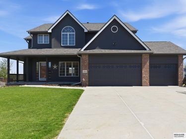 1911 Lakewood Drive , Papillion, NE 68046