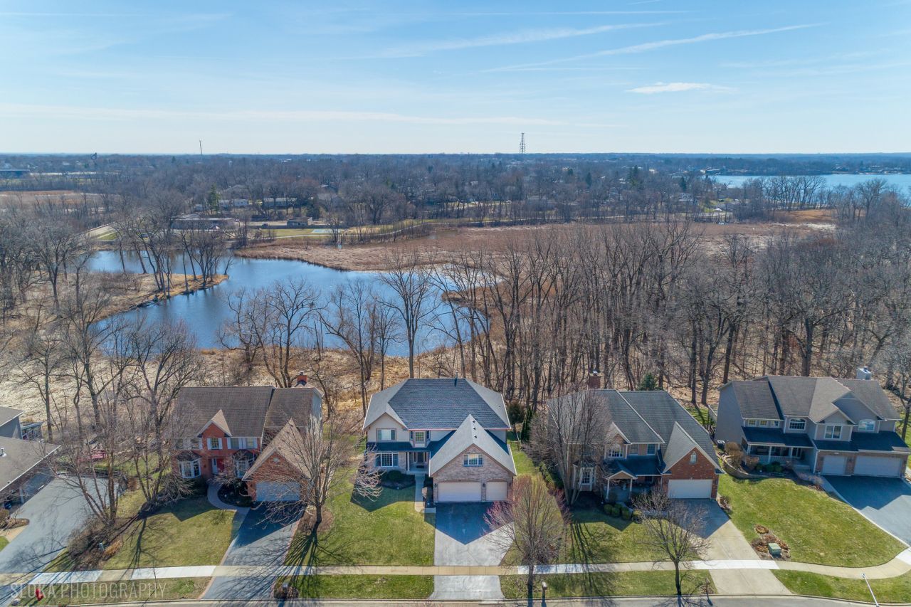 207 Lions Court , Lake Zurich, IL 60047