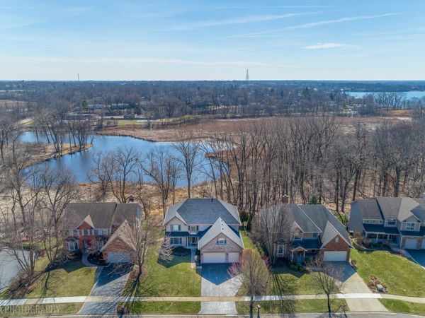 207 Lions Court , Lake Zurich, IL 60047