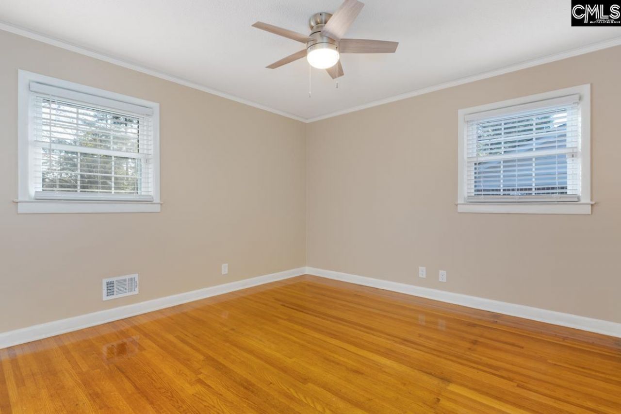 2532 Parkwood Drive  Photo 8