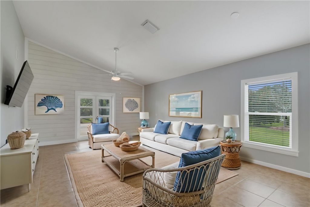 655 Valencia Circle Sw, Vero Beach, FL 32968 Photo