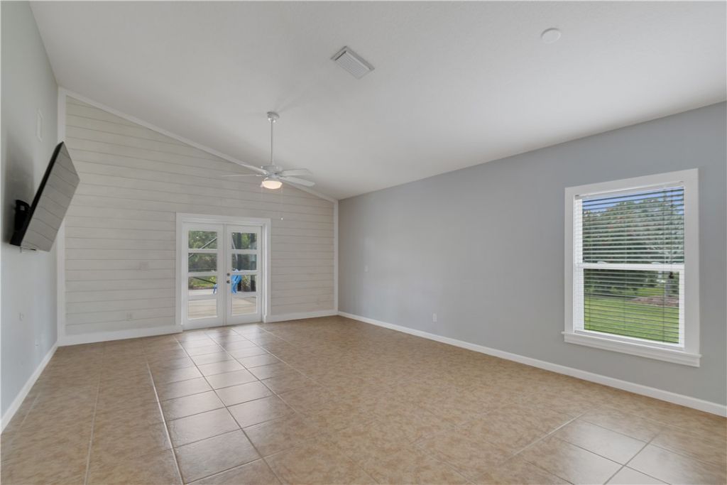 655 Valencia Circle Sw, Vero Beach, FL 32968 Photo