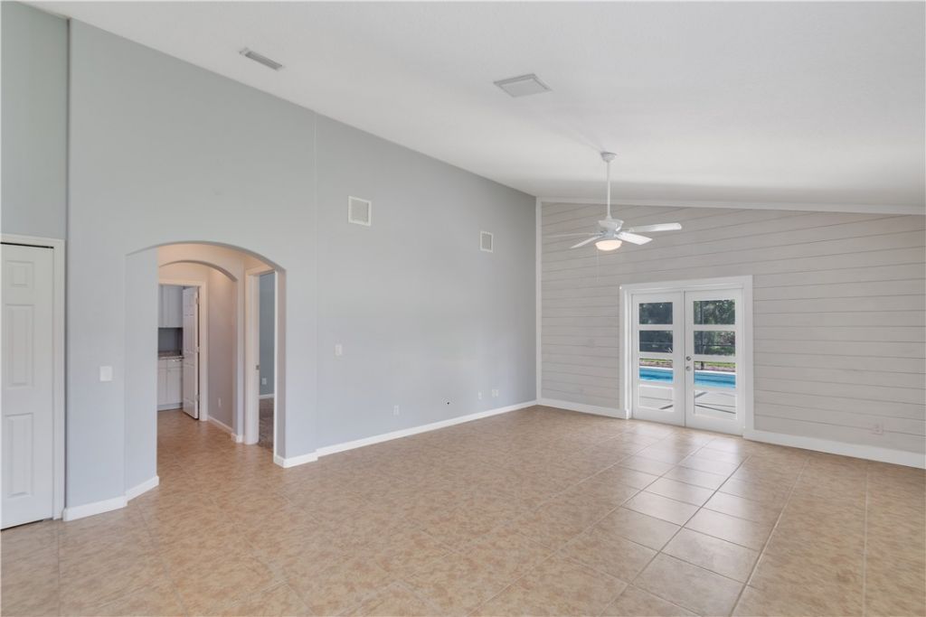 655 Valencia Circle Sw, Vero Beach, FL 32968 Photo