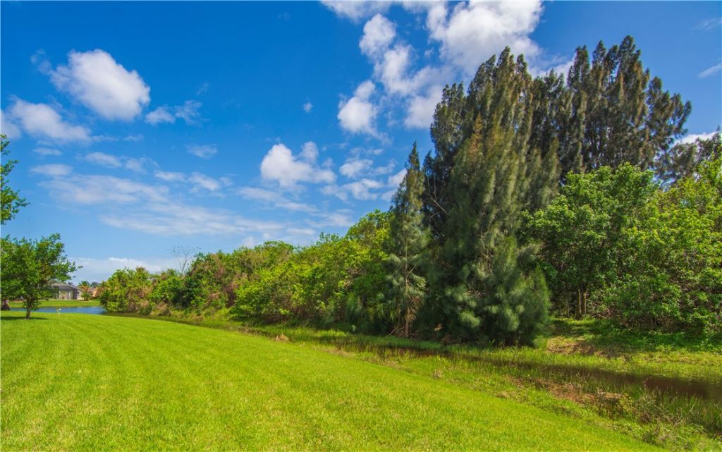 655 Valencia Circle Sw, Vero Beach, FL 32968 Photo