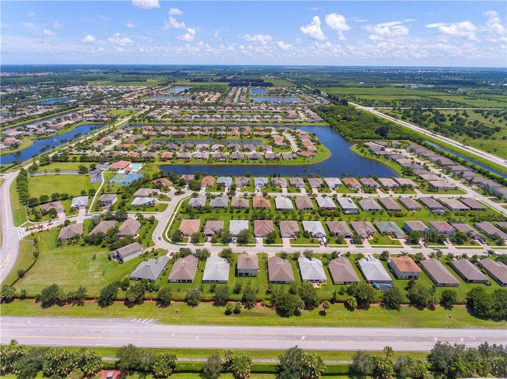 655 Valencia Circle Sw, Vero Beach, FL 32968 Photo