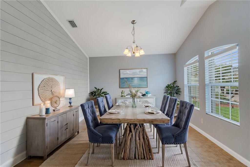 655 Valencia Circle Sw, Vero Beach, FL 32968 Photo