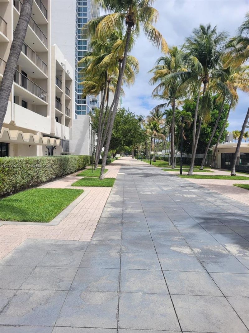 2625 Collins Ave , Unit 1601, Miami Beach, FL 33140 Photo