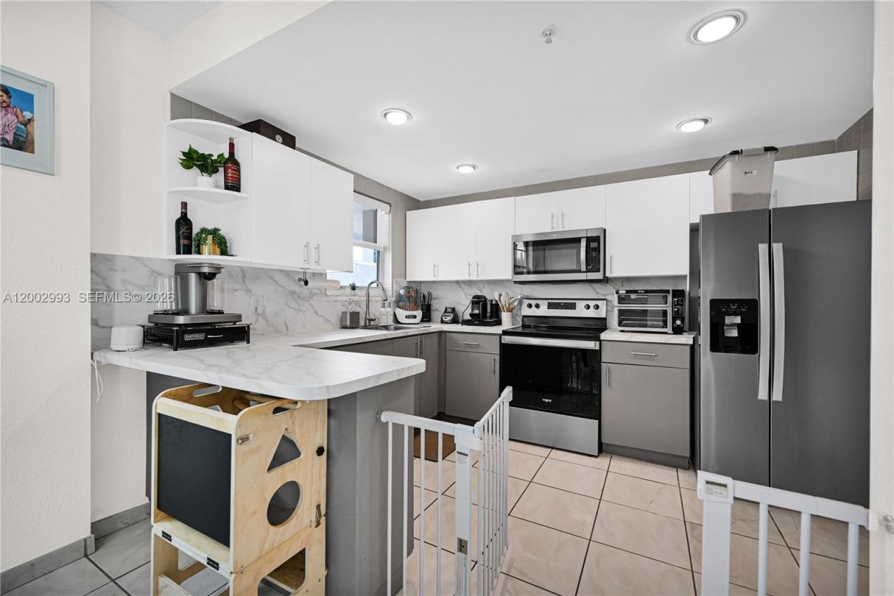 2829 Indian Creek Dr , Unit 410, Miami Beach, FL 33140 Photo