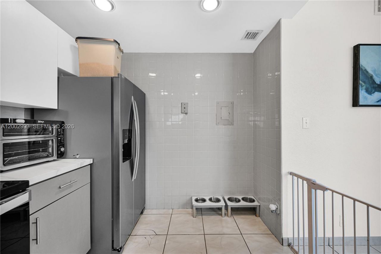 2829 Indian Creek Dr , Unit 410, Miami Beach, FL 33140 Photo