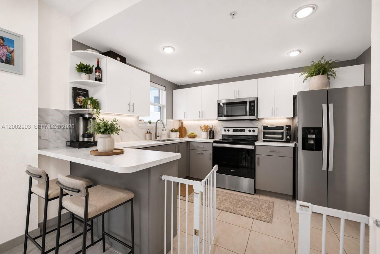 2829 Indian Creek Dr , Unit 410, Miami Beach, FL 33140 Photo