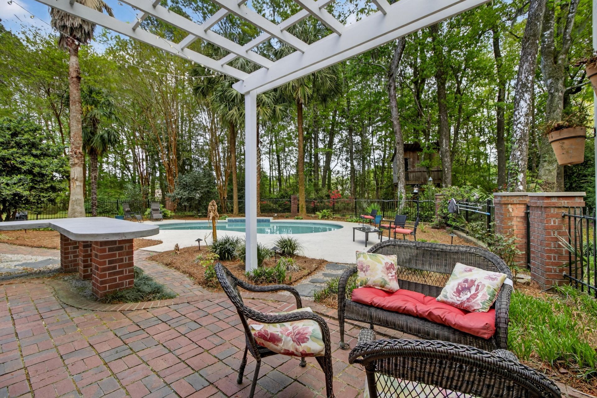 312 E Shepard Photo 11