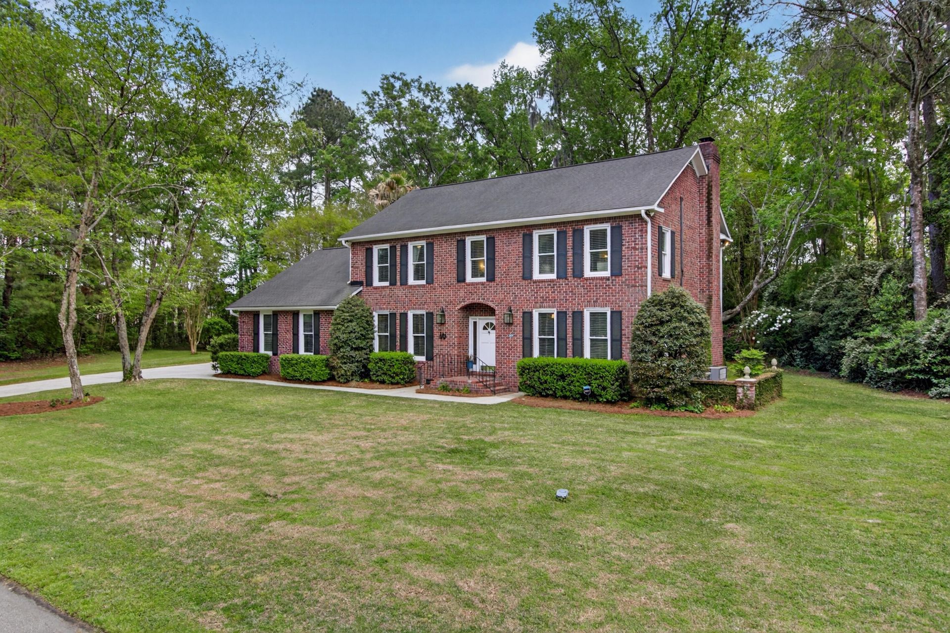 312 E Shepard Photo 4