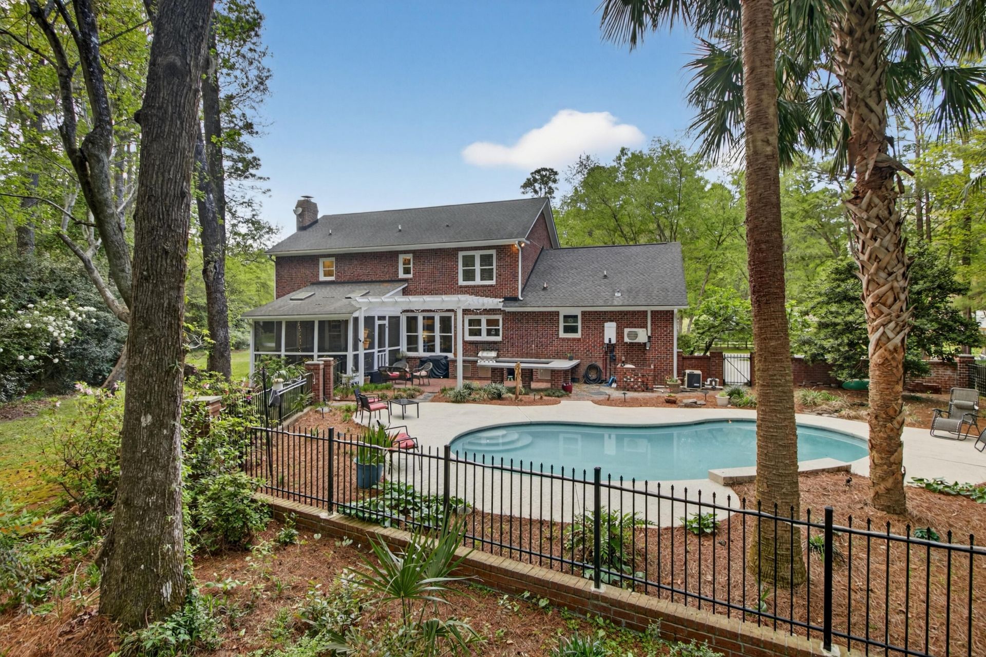 312 E Shepard Photo 6