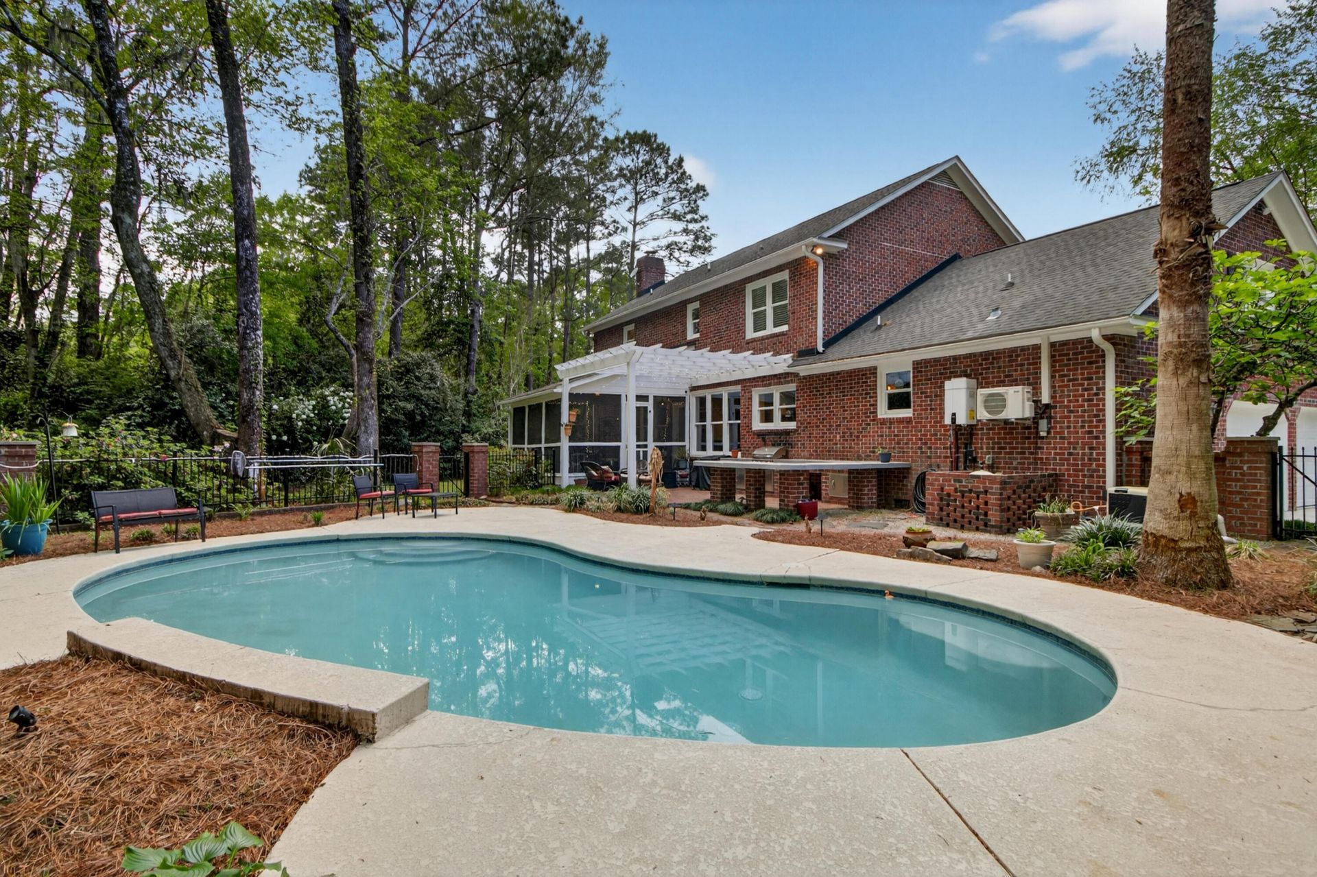 312 E Shepard Photo 8