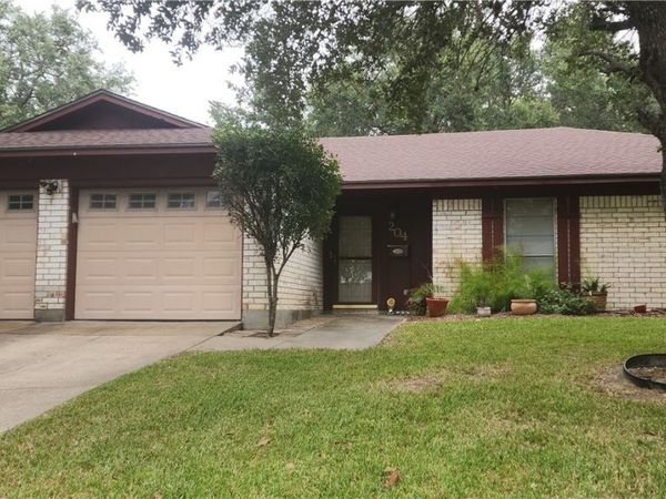 204 Cherokee Lane , Victoria, TX 77901