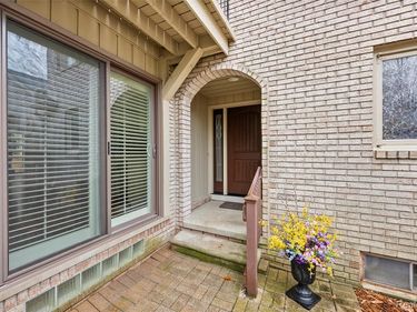 1204 S Timberview Trail, Bloomfield Hills, MI 48304