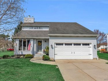 2 W Lake Forest Parkway, Lancaster, NY 14086