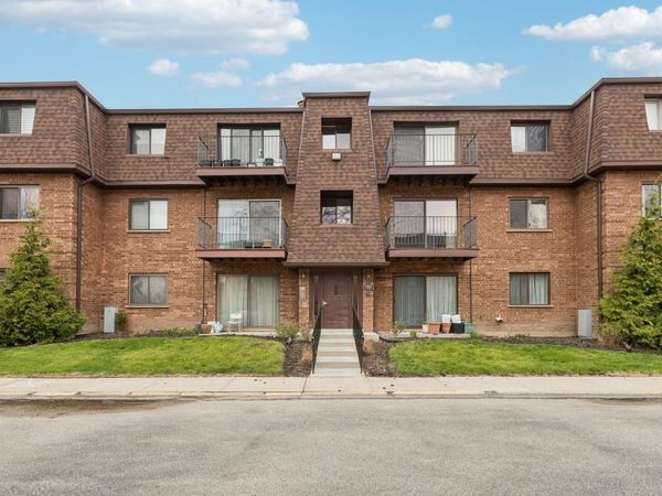 702 Cobblestone Circle , Unit D, Glenview, IL 60025