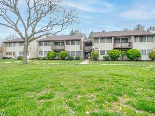 12 J Avon Dr, East Windsor, NJ 08520