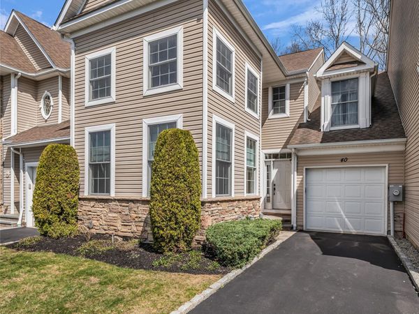 40 Eagle Circle, Bohemia, NY 11716