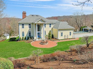 350 Wooded Hill Court , Chappaqua, NY 10514