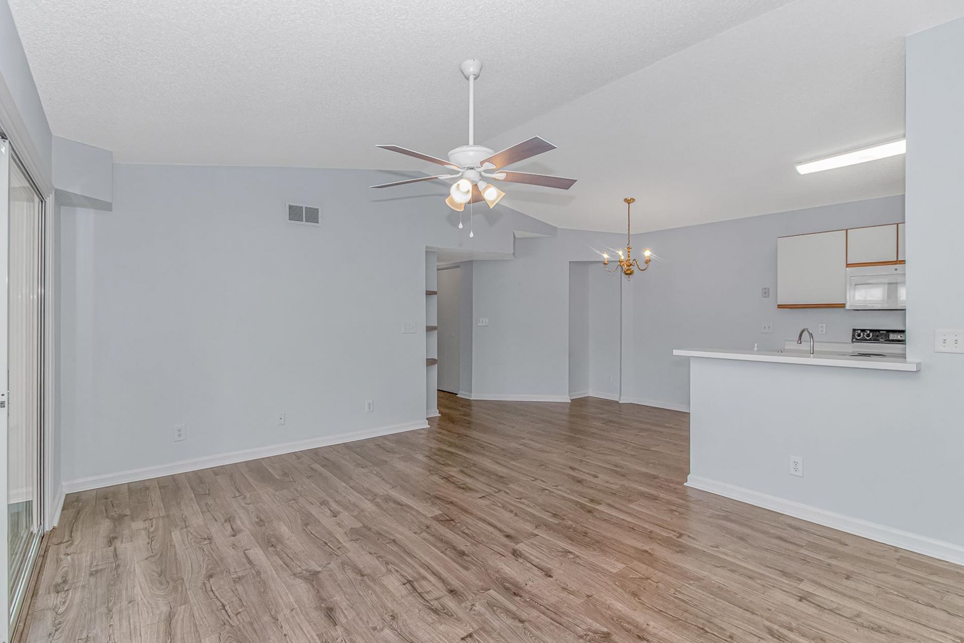 2263 Andover Dr.  Photo 4