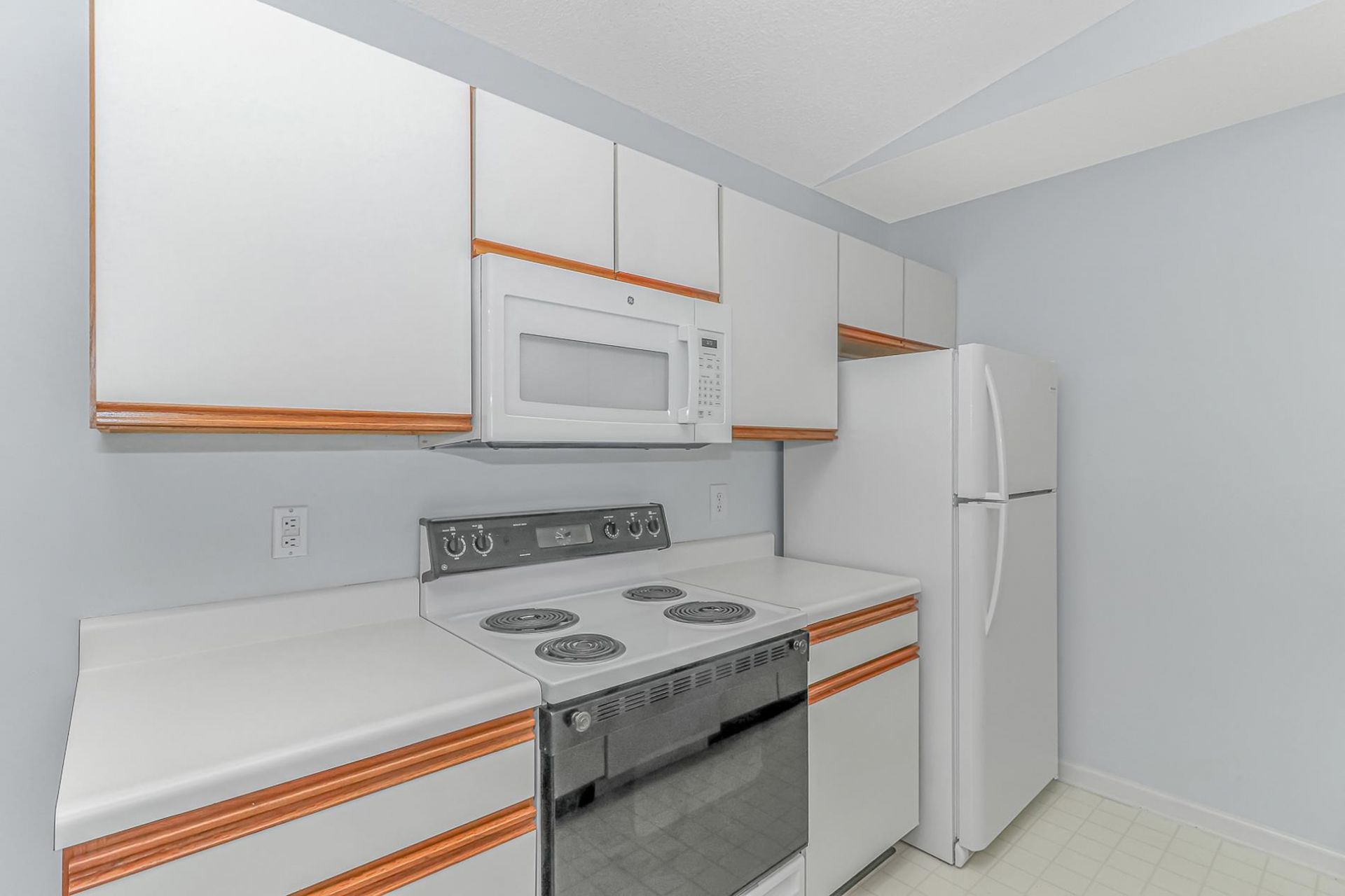 2263 Andover Dr.  Photo 8