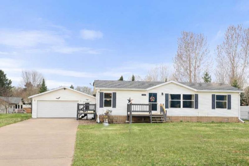 1103 Whitetail Street , Spooner, WI 54801