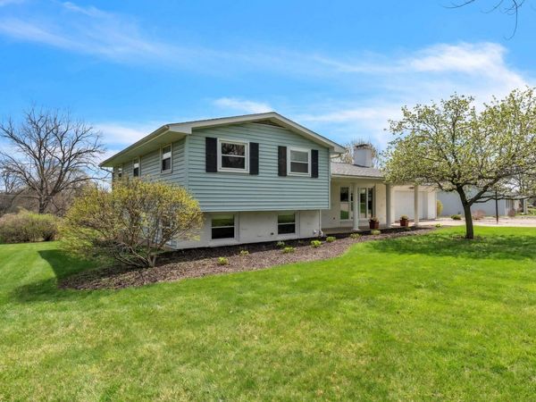 105 Hillcrest Drive, Kendallville, IN 46755