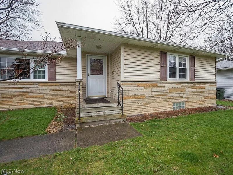 538 Stafford Drive, Elyria, OH 44035 Photo 2
