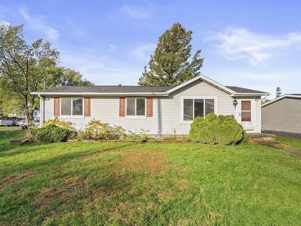 1749 N Raymond Road, Dewar, IA 50623