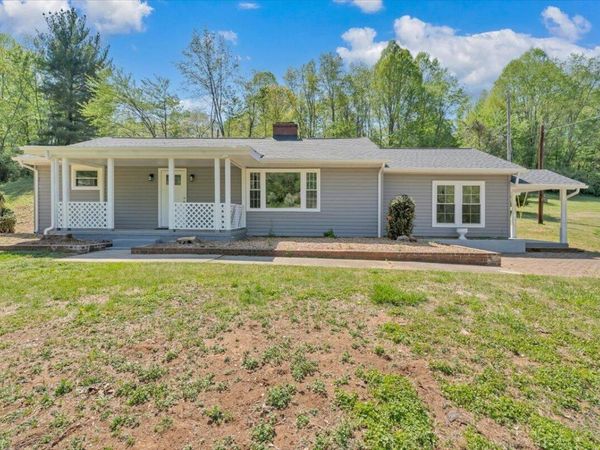 112 Frankie LN , Stuart, VA 24171