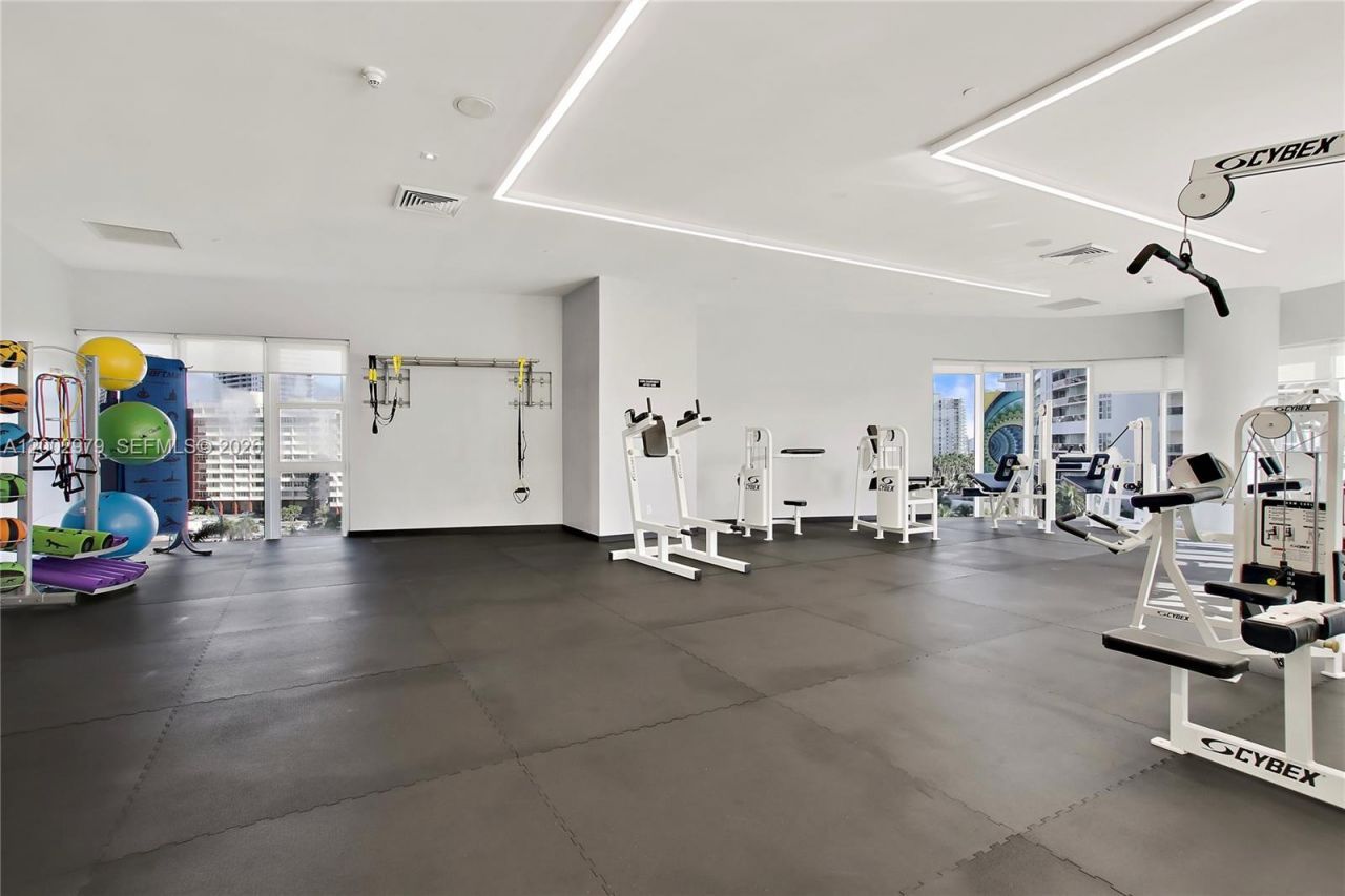 1850 S Ocean Dr, Unit 805, Hallandale Beach, FL 33009 Photo