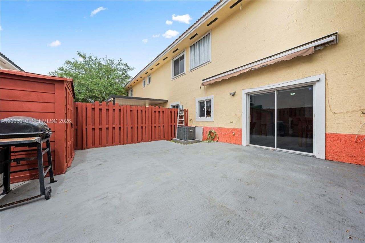 7452 NW 178th St, Hialeah, FL 33015 Photo