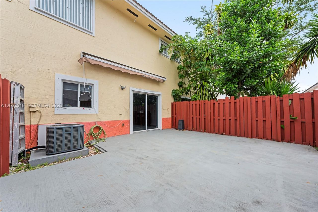 7452 NW 178th St, Hialeah, FL 33015 Photo