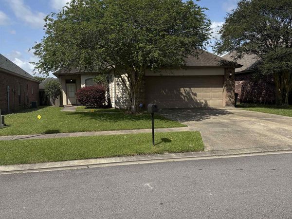 2924 Nicholson Lake Dr, Baton Rouge, LA 70810