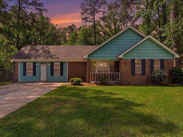 301 Sam Rayburn Dr., Hattiesburg, MS 39402