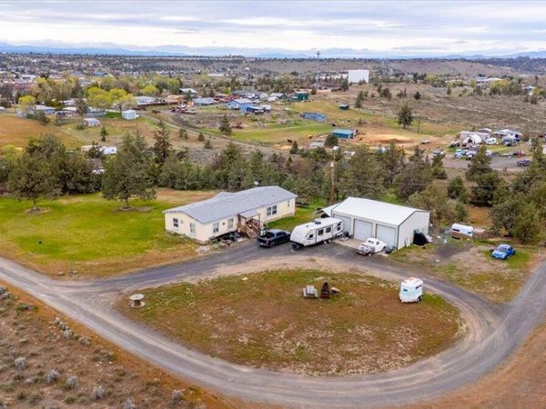 222 SE Steele Street, Madras, OR 97741