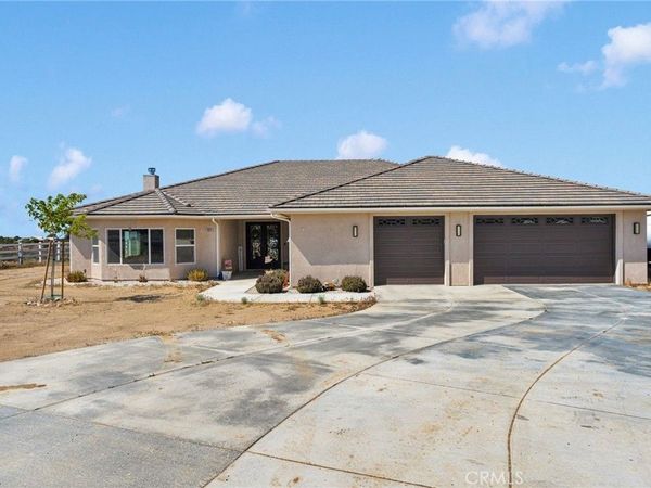 9926 Fir St, Oak Hills, CA 92344