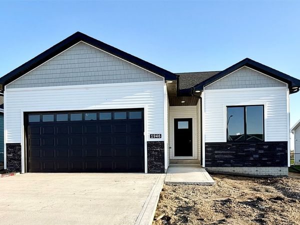 1946 Tuscany Drive SE, Altoona, IA 50009