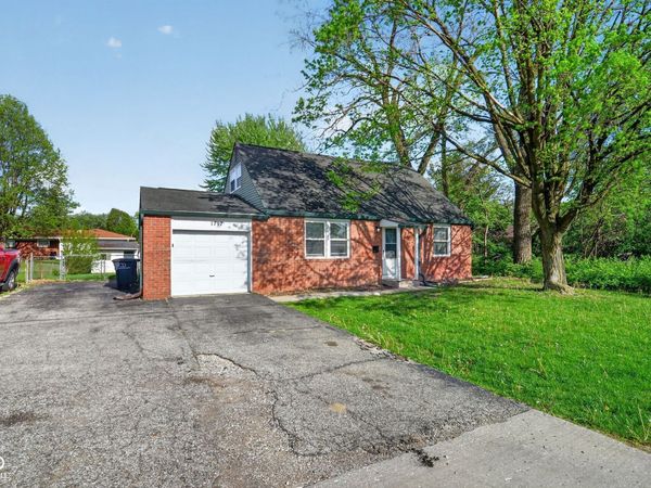 1717 S 9th Avenue , Beech Grove, IN 46107