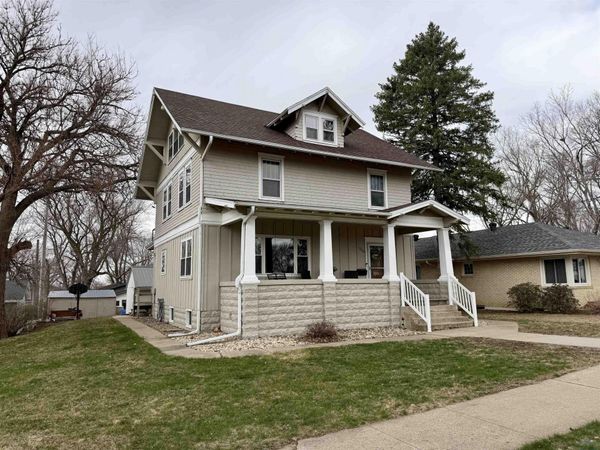 1009 1st Ave SE, LeMars, IA 51031