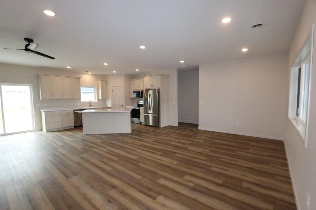 1005 8th Avenue Ne, Perham, MN 56573 Main Photo