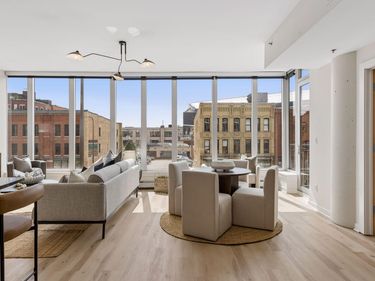 215 10th Avenue S, Unit 332, Minneapolis, MN 55415