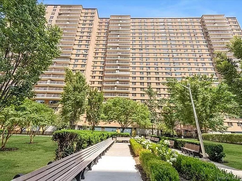 464 Neptune Avenue, Unit 23F, Brooklyn, NY 11224 Main Photo