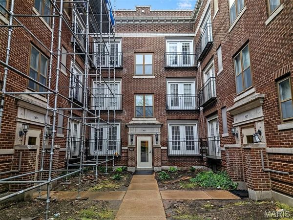 5677 Waterman Boulevard, Unit 11, St Louis, MO 63112