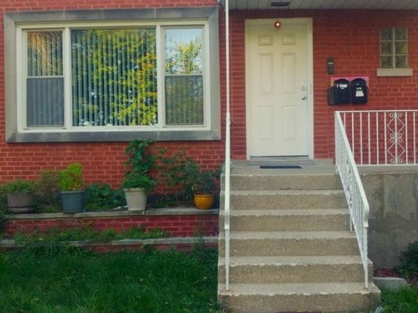 6104 N Oakley Avenue , Chicago, IL 60659