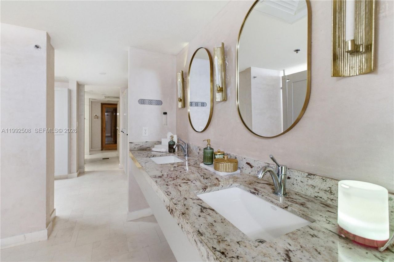 1395 Brickell Ave , Unit 3407, Miami, FL 33131 Photo